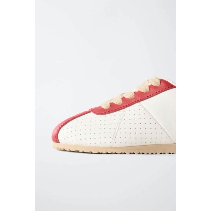 МОДНЫЕ СПОРТИВНЫЕ КРОССОВКИ