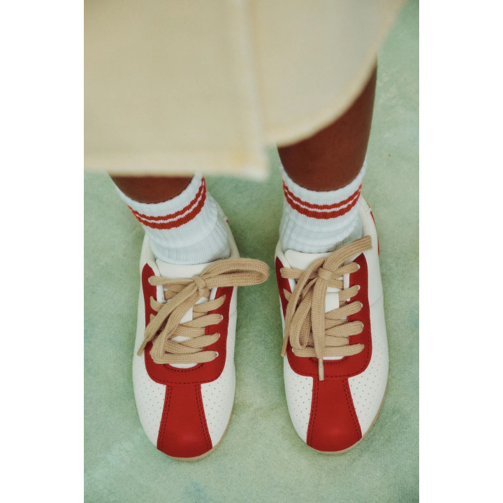 МОДНЫЕ СПОРТИВНЫЕ КРОССОВКИ