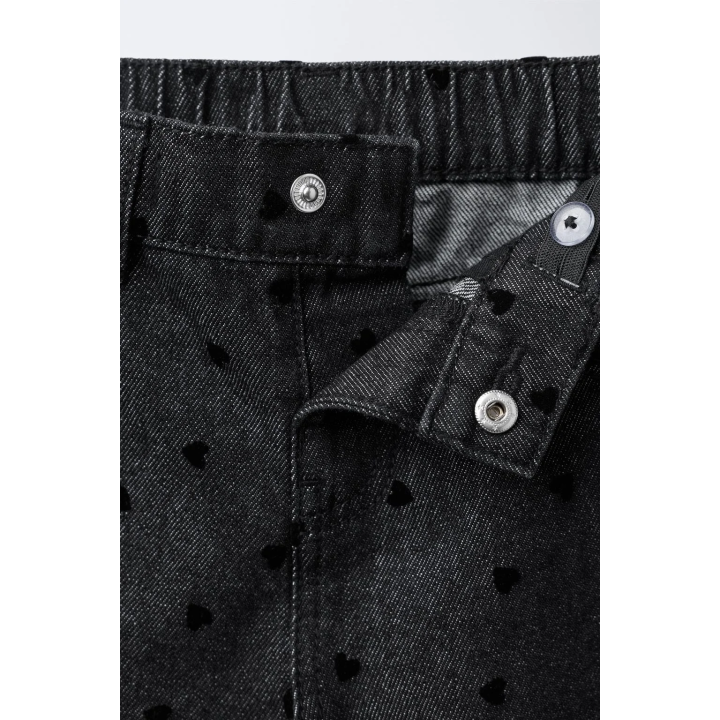 ДЖИНСЫ WIDE LEG С СЕРДЕЧКАМИ И ФЛОКОВЫМ ПОКРЫТИЕМ