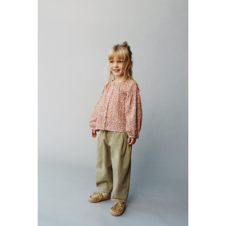 БЛУЗКА С ЦВЕТОЧНЫМ ПРИНТОМ