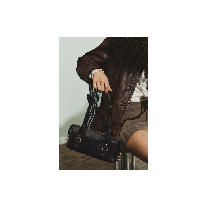 СУМКА С ПЛЕЧЕВЫМ РЕМНЕМ И МЕТАЛЛИЧЕСКИМИ ДЕТАЛЯМИ