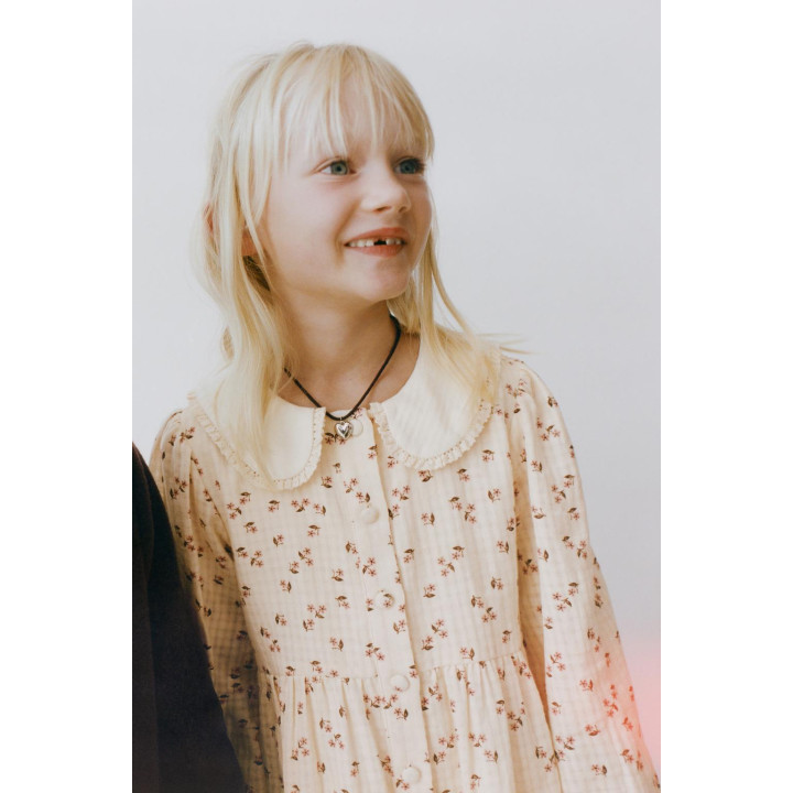 ПЛАТЬЕ С ЦВЕТОЧНЫМ ПРИНТОМ И КОНТРАСТНЫМ ВОРОТНИКОМ