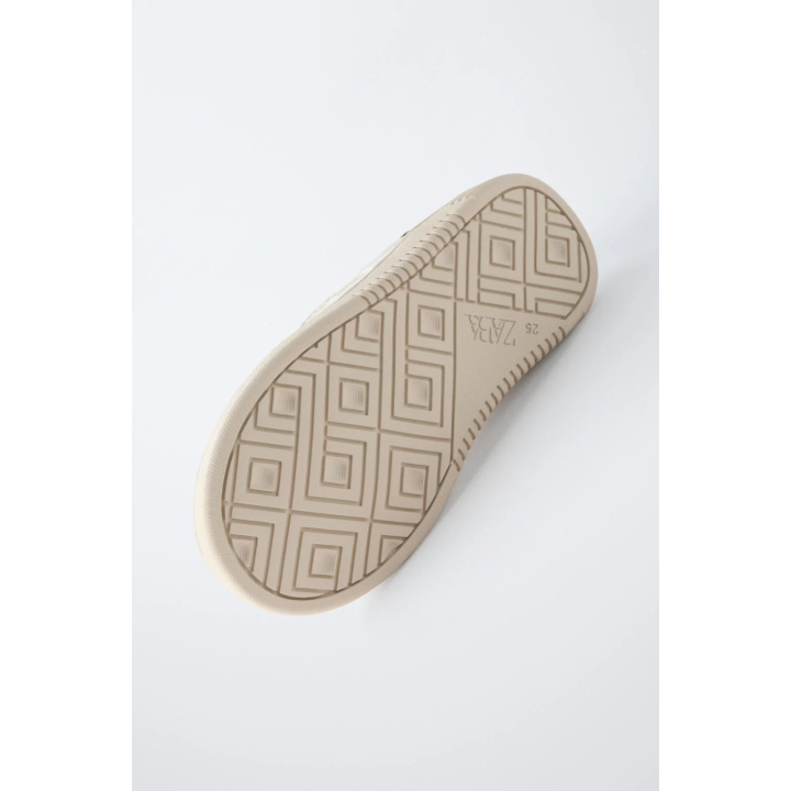 Кеды в стиле плимсолл с контрастными деталями