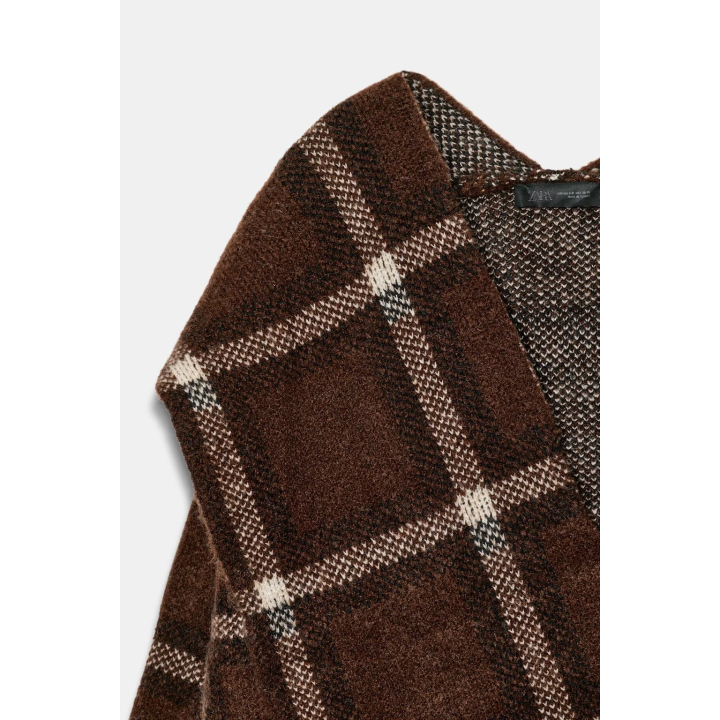 КОРОТКОЕ ТРИКОТАЖНОЕ ПАЛЬТО С ШАРФОМ В КЛЕТКУ