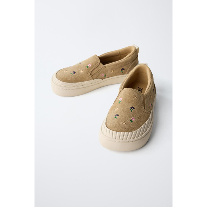 КОЖАНЫЕ КРОССОВКИ С ЦВЕТАМИ