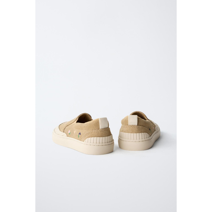 КОЖАНЫЕ КРОССОВКИ С ЦВЕТАМИ