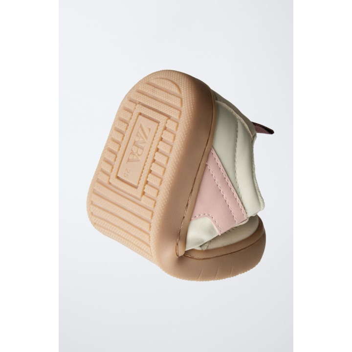 Кроссовки без каблука