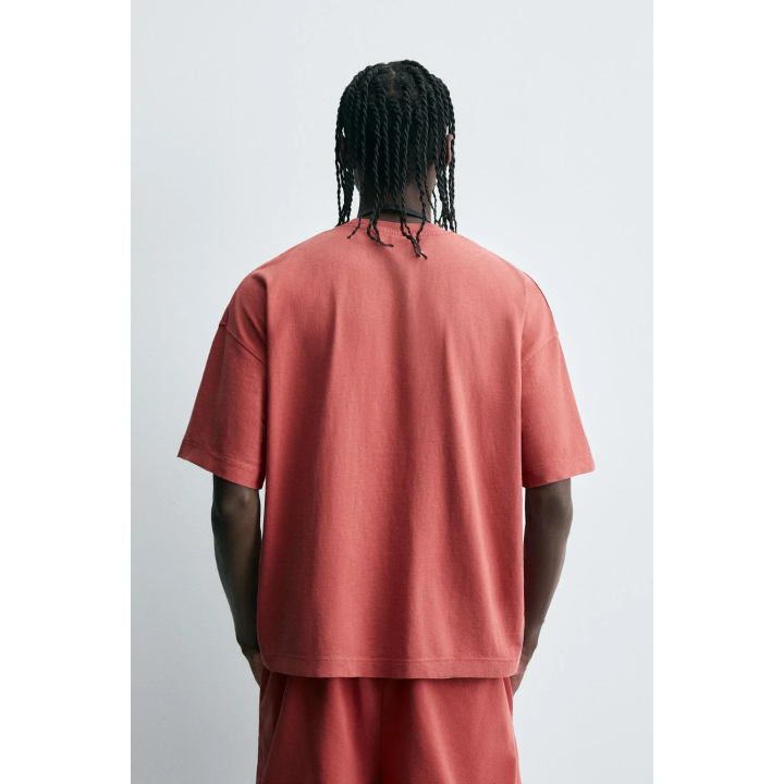 ФУТБОЛКА BOXY FIT С ЭФФЕКТОМ ПОТЕРТОСТИ ИЗ ЛЕГКОЙ ТКАНИ