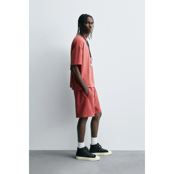 ФУТБОЛКА BOXY FIT С ЭФФЕКТОМ ПОТЕРТОСТИ ИЗ ЛЕГКОЙ ТКАНИ