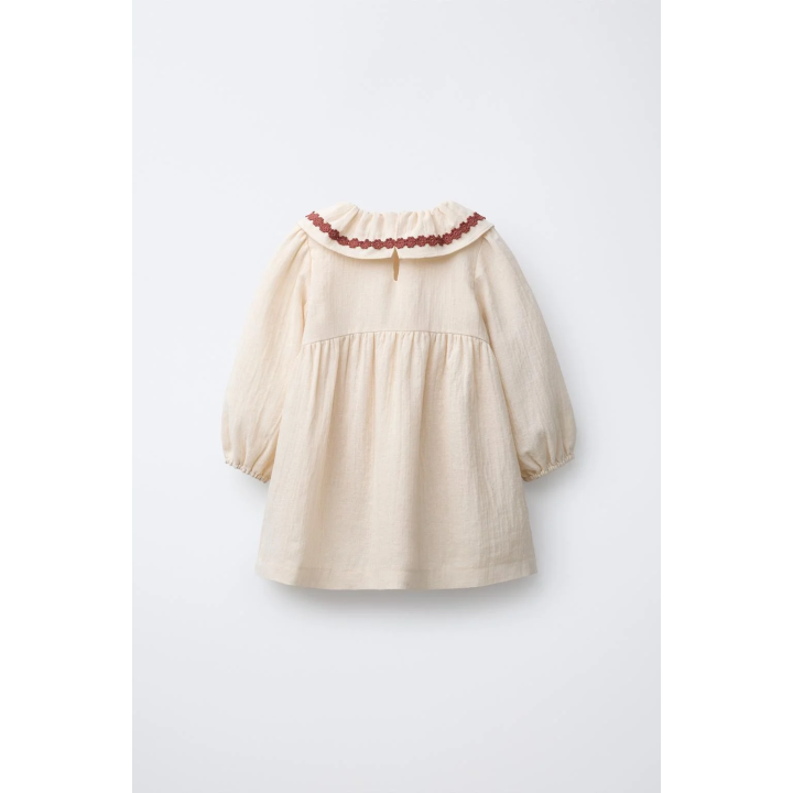 ПЛАТЬЕ С РЕЛЬЕФОМ И ВЫШИТЫМИ ЦВЕТАМИ