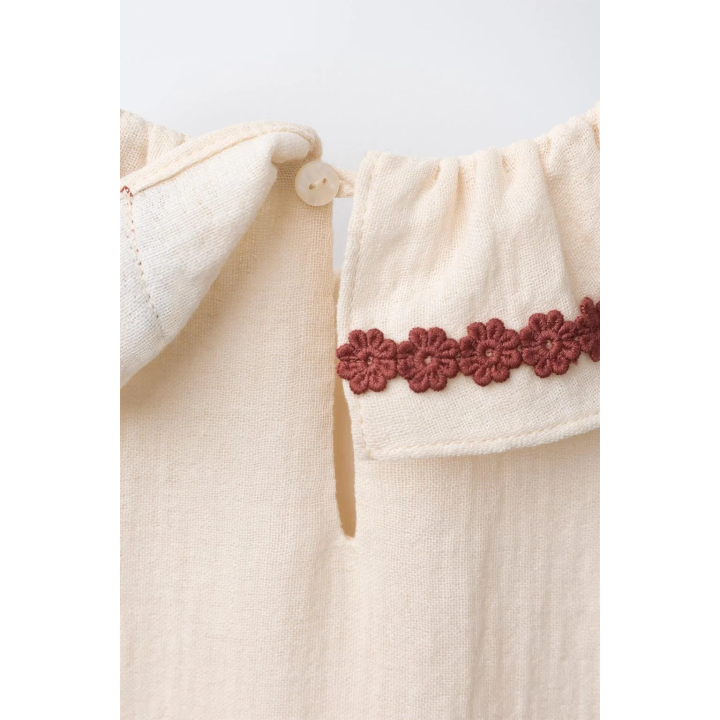 ПЛАТЬЕ С РЕЛЬЕФОМ И ВЫШИТЫМИ ЦВЕТАМИ