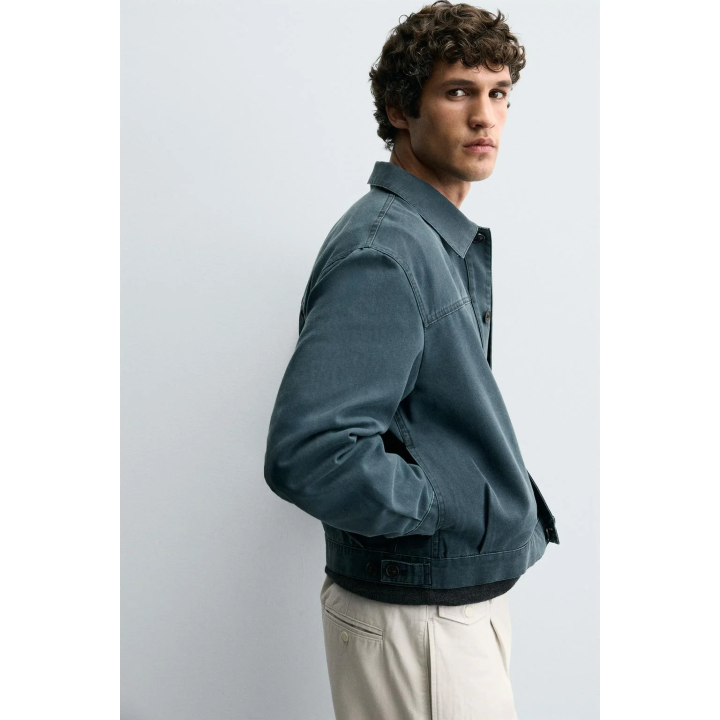 УКОРОЧЕННАЯ КУРТКА С ЭФФЕКТОМ ПОТЕРТОСТИ