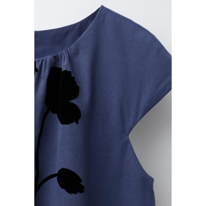 ПЛАТЬЕ С РЕЛЬЕФНЫМ ЦВЕТОЧНЫМ ПРИНТОМ