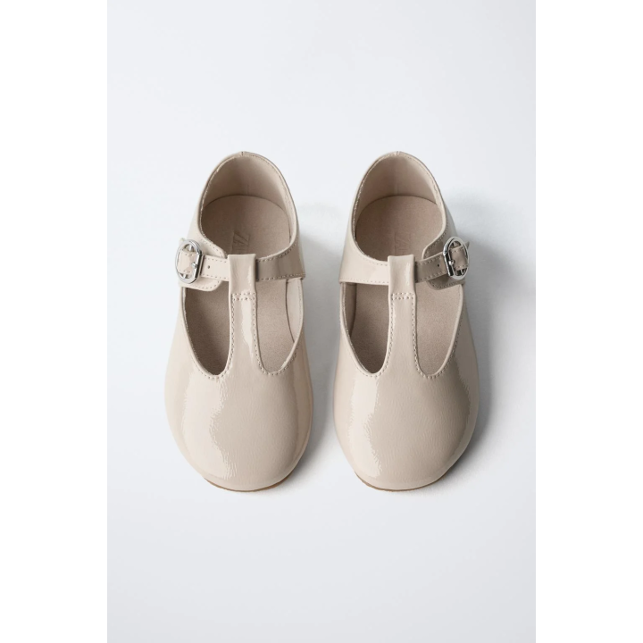 ЛАКИРОВАННЫЕ ТУФЛИ-БАЛЕТКИ С ПЕРЕПОНКОЙ