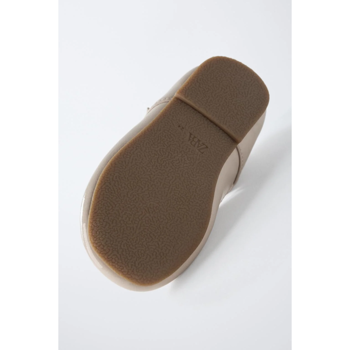 ЛАКИРОВАННЫЕ ТУФЛИ-БАЛЕТКИ С ПЕРЕПОНКОЙ