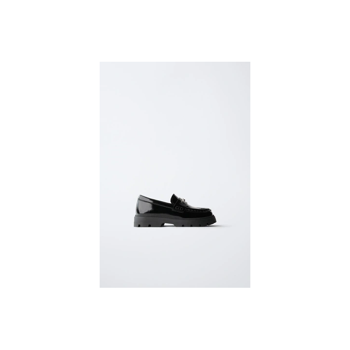 ЛАКИРОВАННЫЕ ЛОФЕРЫ СО ЗВЕЗДОЙ