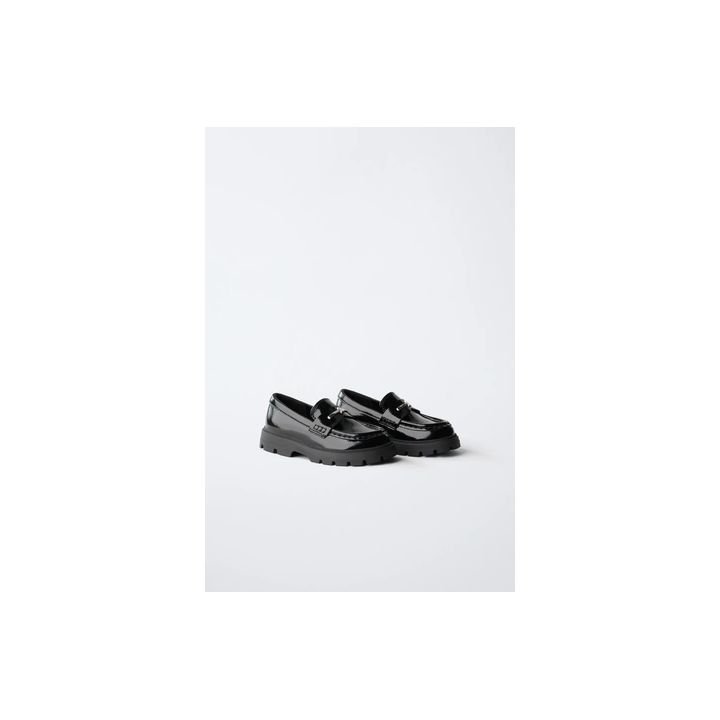 ЛАКИРОВАННЫЕ ЛОФЕРЫ СО ЗВЕЗДОЙ