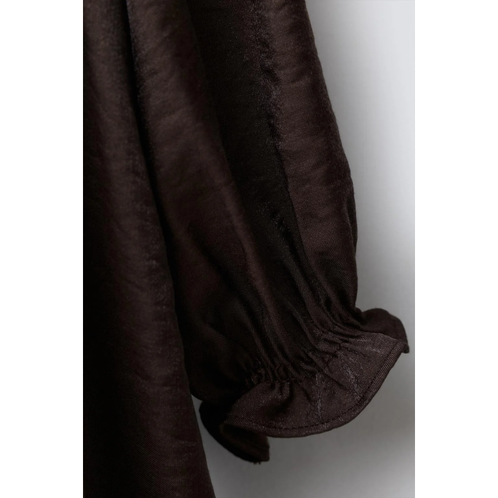 Платье из атласа с контрастным кружевом