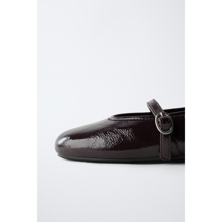 Туфли на балетках с пряжкой