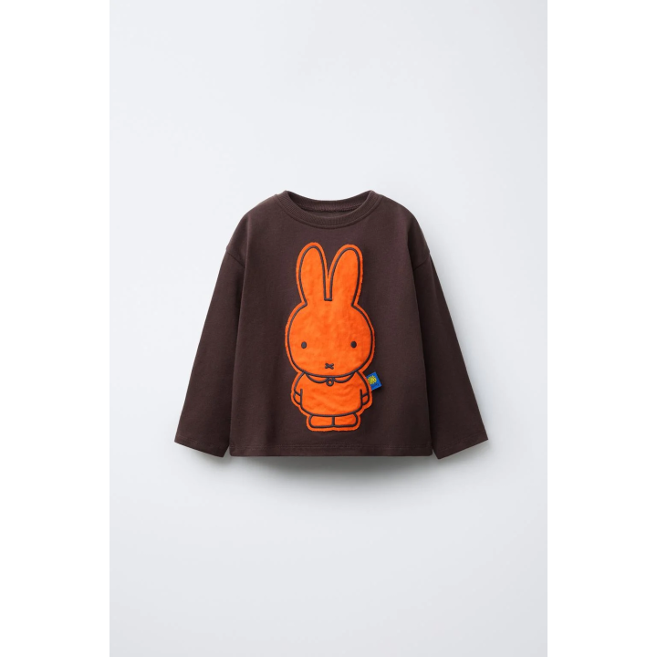 ФУТБОЛКА С ВЕЛЬВЕТОВОЙ НАШИВКОЙ MIFFY™ MERCIS BV ©