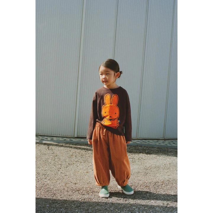 ФУТБОЛКА С ВЕЛЬВЕТОВОЙ НАШИВКОЙ MIFFY™ MERCIS BV ©