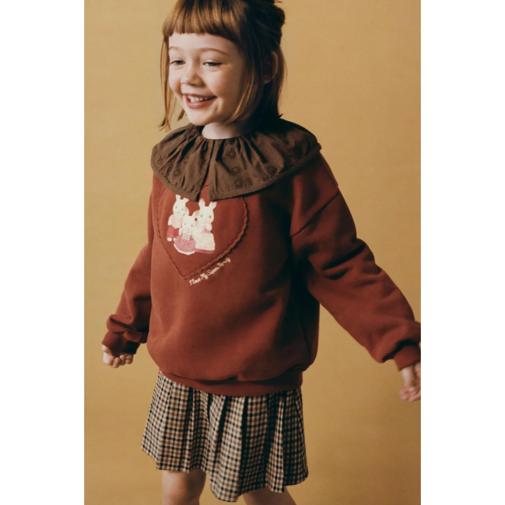 ТОЛСТОВКА С НАШИВКОЙ SYLVANIAN FAMILIES ®