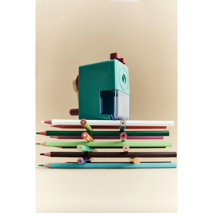 CHILDREN'S TABLE PENCIL SHARPENER WITH HANDLE