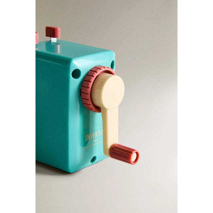 CHILDREN'S TABLE PENCIL SHARPENER WITH HANDLE