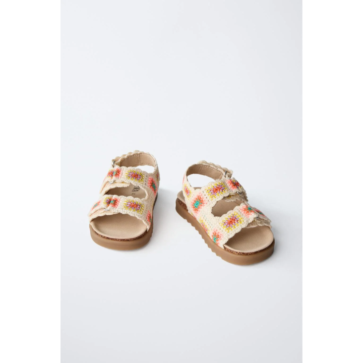 САНДАЛИИ С КРУЖЕВОМ КРОШЕ