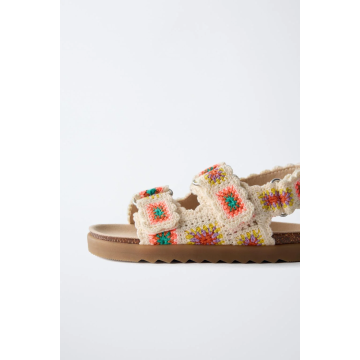 САНДАЛИИ С КРУЖЕВОМ КРОШЕ