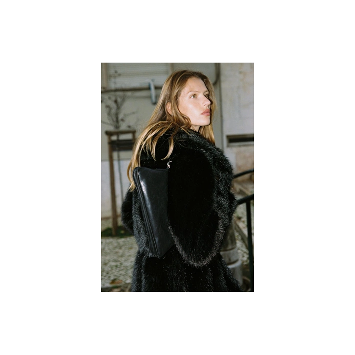 УДЛИНЕННАЯ СУМКА ЧЕРЕЗ ПЛЕЧО