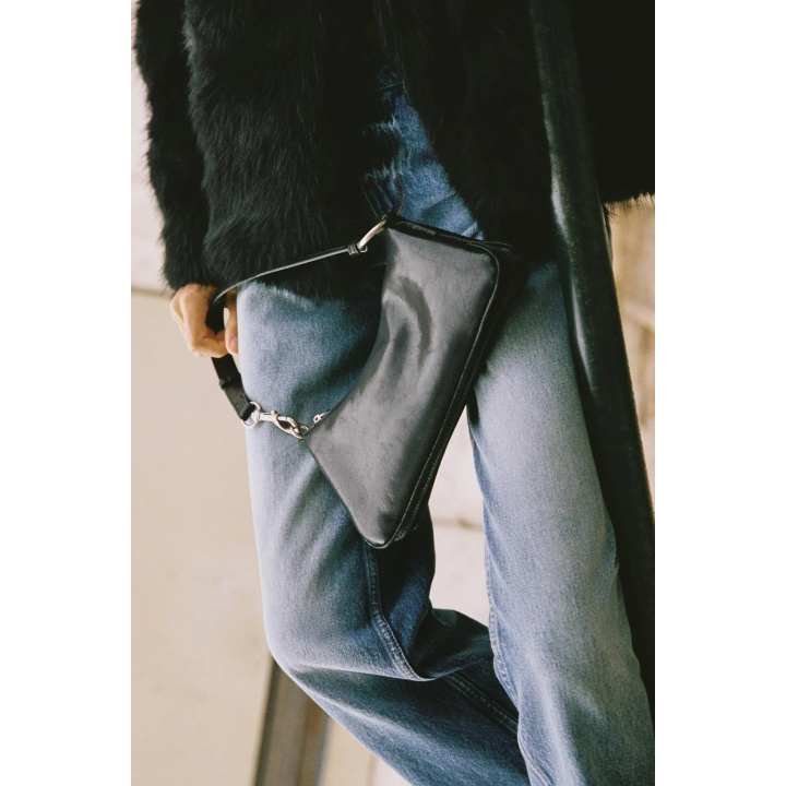 УДЛИНЕННАЯ СУМКА ЧЕРЕЗ ПЛЕЧО