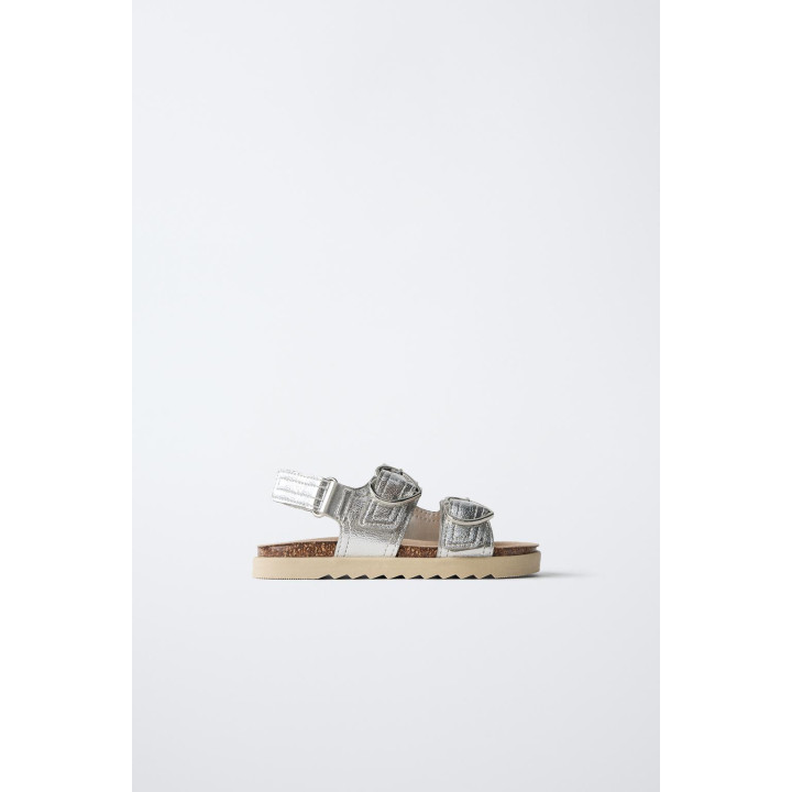 САНДАЛИИ С ПРЯЖКАМИ «СЕРДЦА»