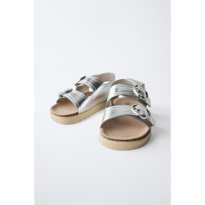 САНДАЛИИ С ПРЯЖКАМИ «СЕРДЦА»