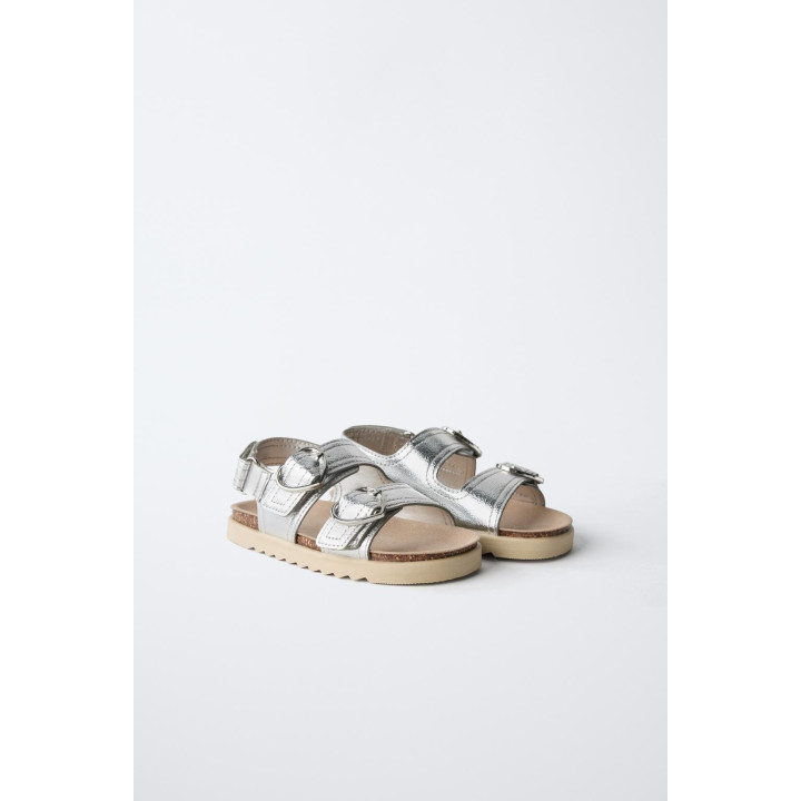 САНДАЛИИ С ПРЯЖКАМИ «СЕРДЦА»