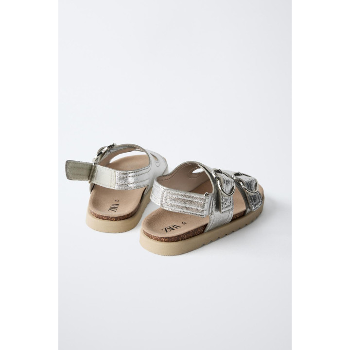 САНДАЛИИ С ПРЯЖКАМИ «СЕРДЦА»