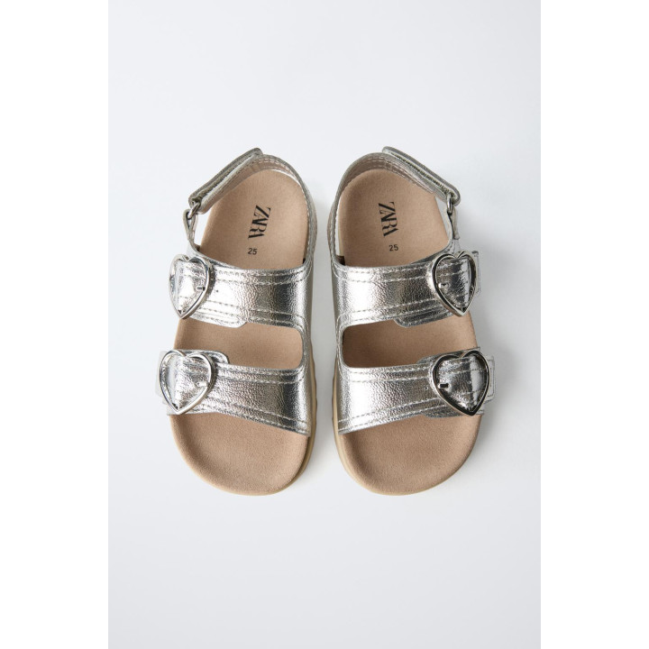 САНДАЛИИ С ПРЯЖКАМИ «СЕРДЦА»