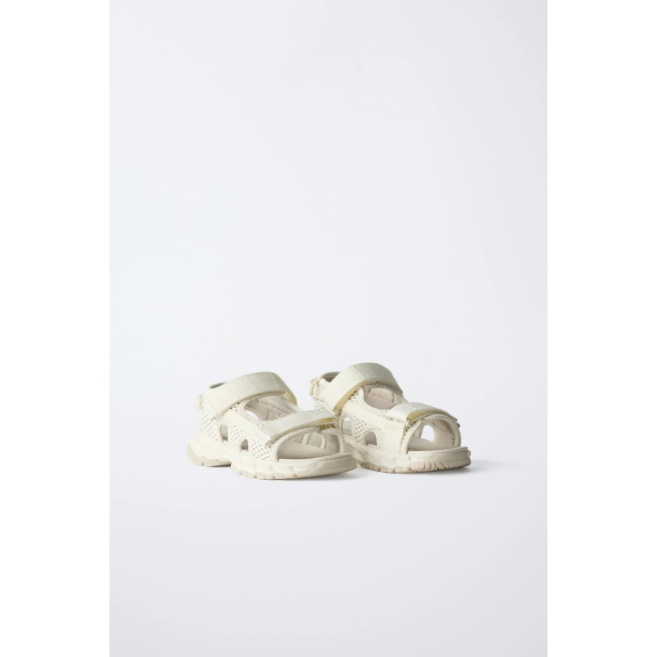 САНДАЛИИ ИЗ ВЫСОКОТЕХНОЛОГИЧНОЙ ТКАНИ