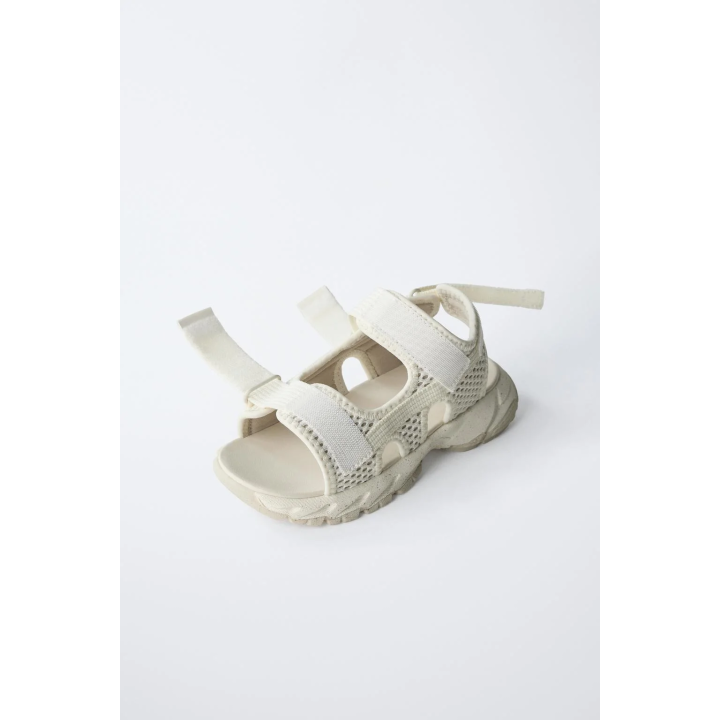 САНДАЛИИ ИЗ ВЫСОКОТЕХНОЛОГИЧНОЙ ТКАНИ