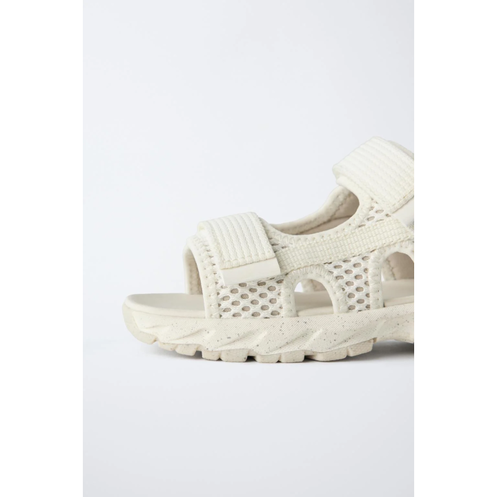 САНДАЛИИ ИЗ ВЫСОКОТЕХНОЛОГИЧНОЙ ТКАНИ