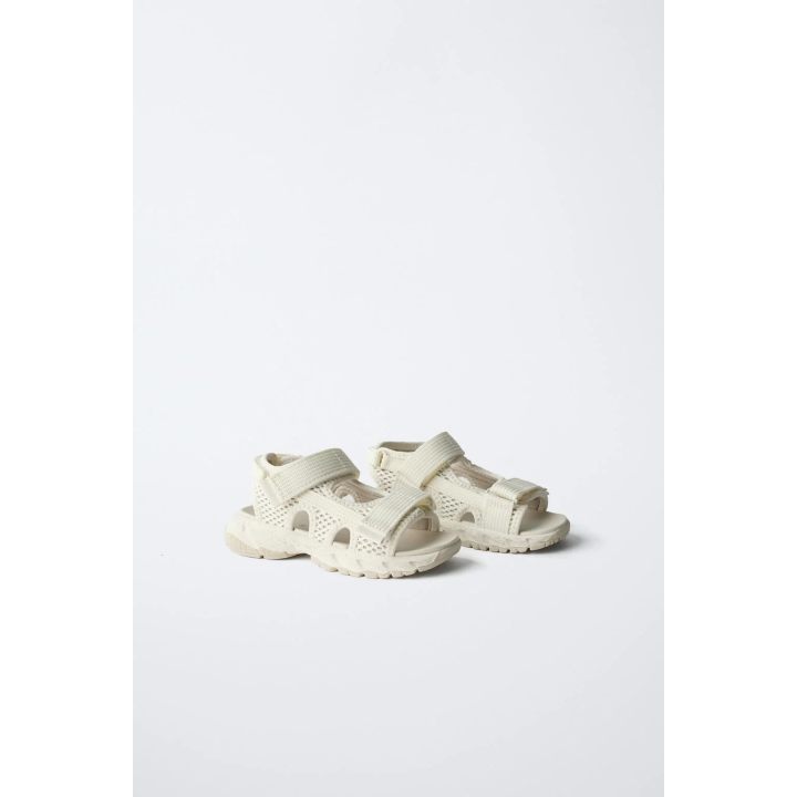 САНДАЛИИ ИЗ ВЫСОКОТЕХНОЛОГИЧНОЙ ТКАНИ