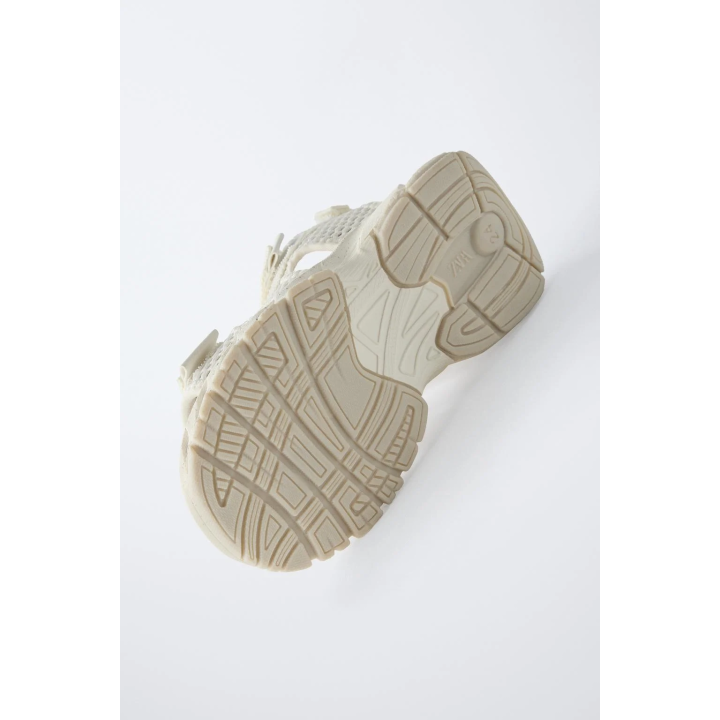 САНДАЛИИ ИЗ ВЫСОКОТЕХНОЛОГИЧНОЙ ТКАНИ