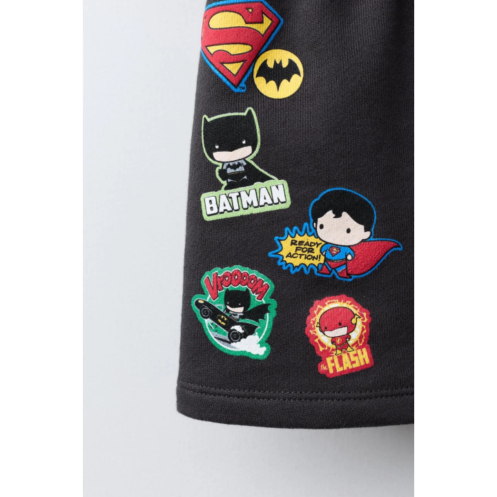 ШОРТЫ-БЕРМУДЫ С ПРИНТОМ «ЛИГА СПРАВЕДЛИВОСТИ» © & ™ DC COMICS