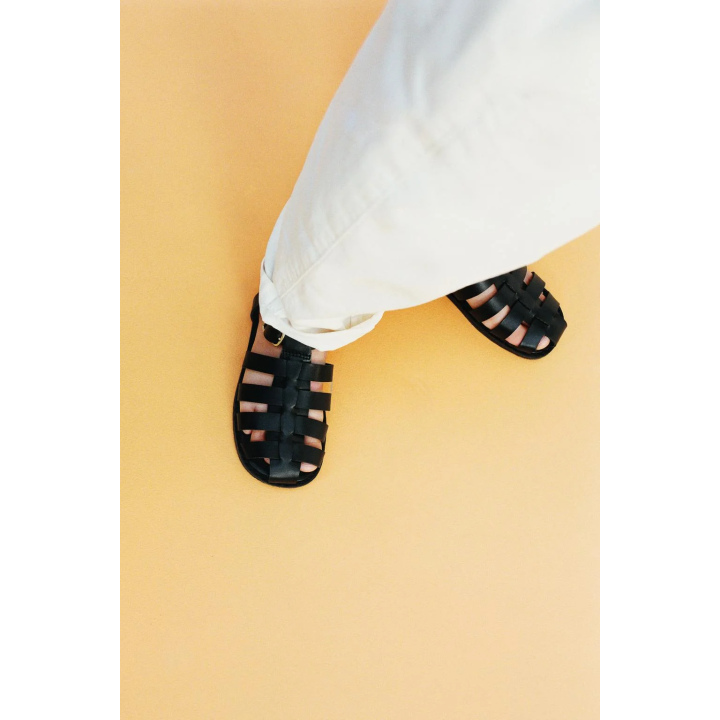 БОСОНОЖКИ С ПРЯЖКАМИ