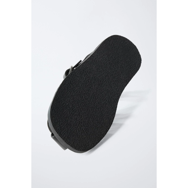 БОСОНОЖКИ С ПРЯЖКАМИ