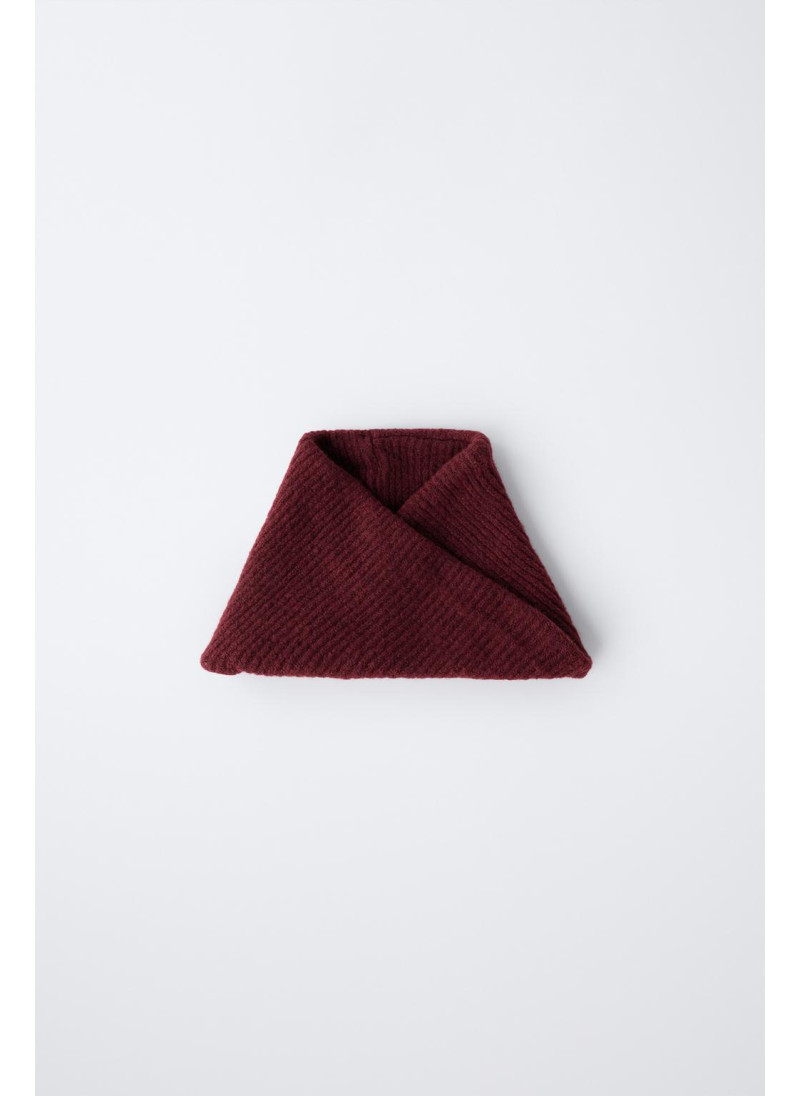 Вязанный снуд с перекрестн�...