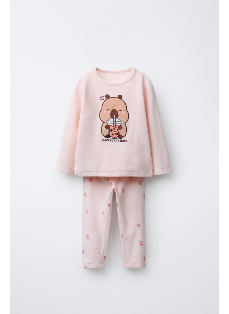 Пижама из велюра с капибара...