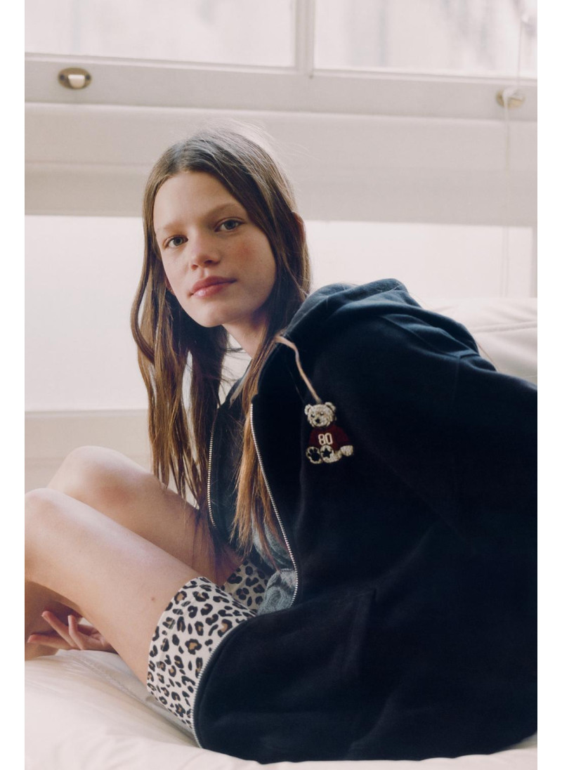 ТОЛСТОВКА НА МОЛНИИ С ВЫШИВ...