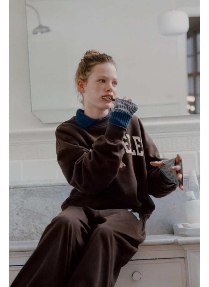 ТОЛСТОВКА С ВЫШИТОЙ НАДПИС�...