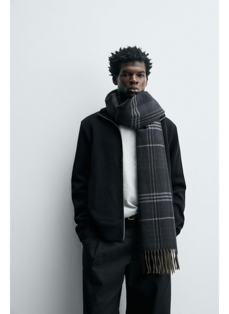 Шарф в клетку с бахромой